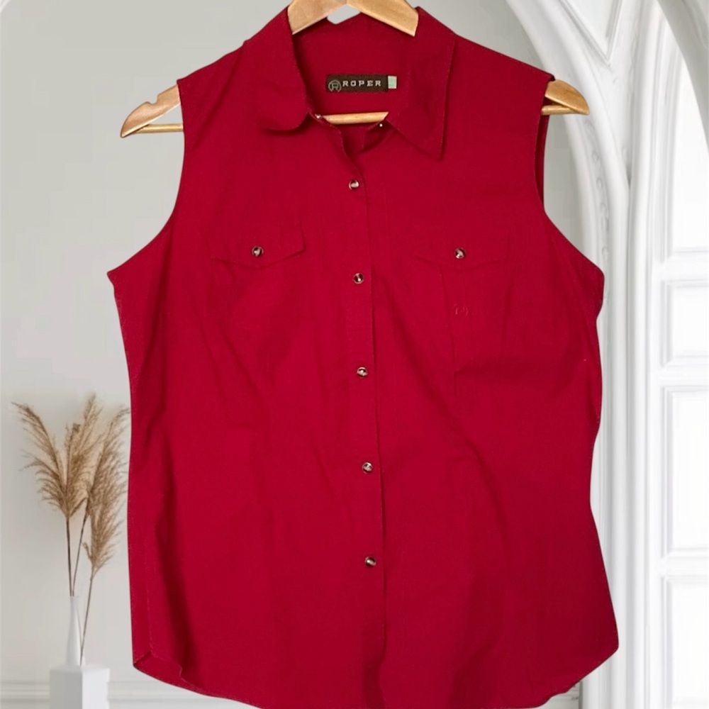 Roper Sleeveless Button-Down Shirt in Deep Red